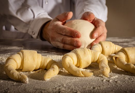 Artesà fent croissants